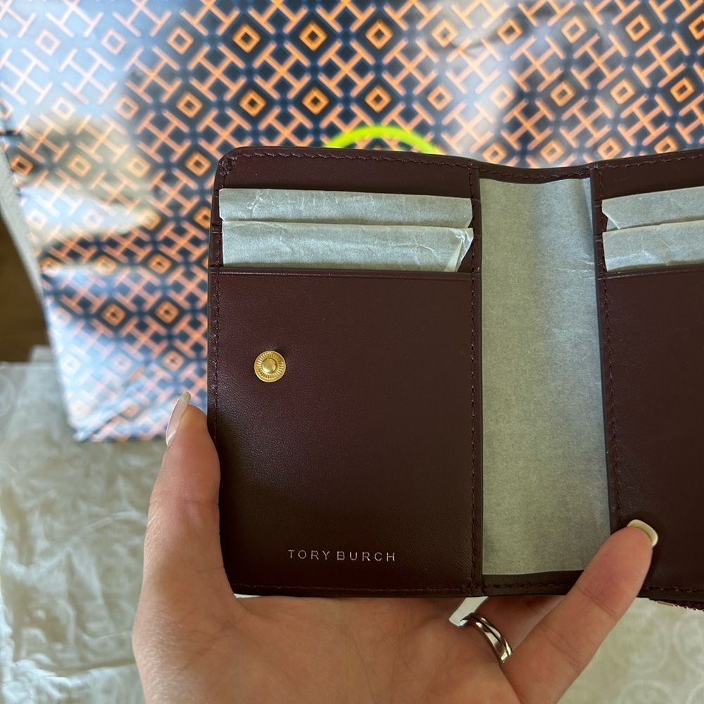 Tory Burch McGraw Bifold Wallet Wine - Picture 5 of 13